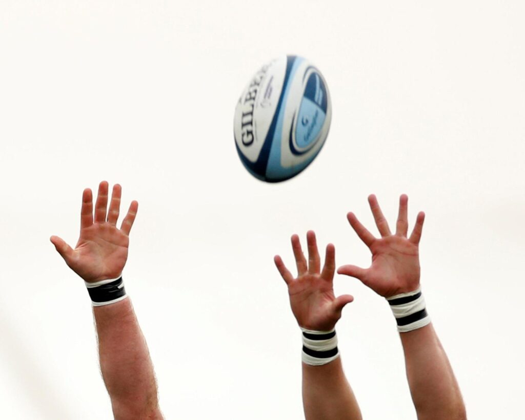 Des Anciens Joueurs de Rugby Cherchent de Nouveaux Avocats pour leurs Réclamations d&rsquo;Accidents Cérébraux