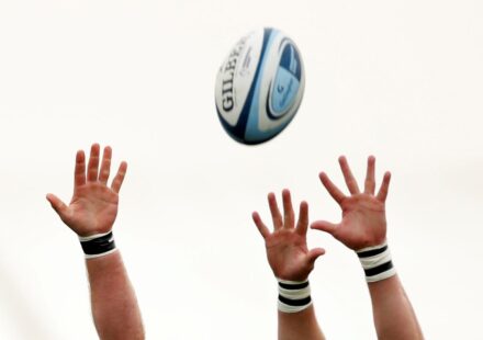 Des Anciens Joueurs de Rugby Cherchent de Nouveaux Avocats pour leurs Réclamations d&rsquo;Accidents Cérébraux