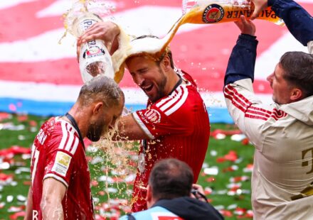 Harry Kane brille avec un triplé alors que le Bayern Munich célèbre son titre ; Lewandowski quitte Barcelone