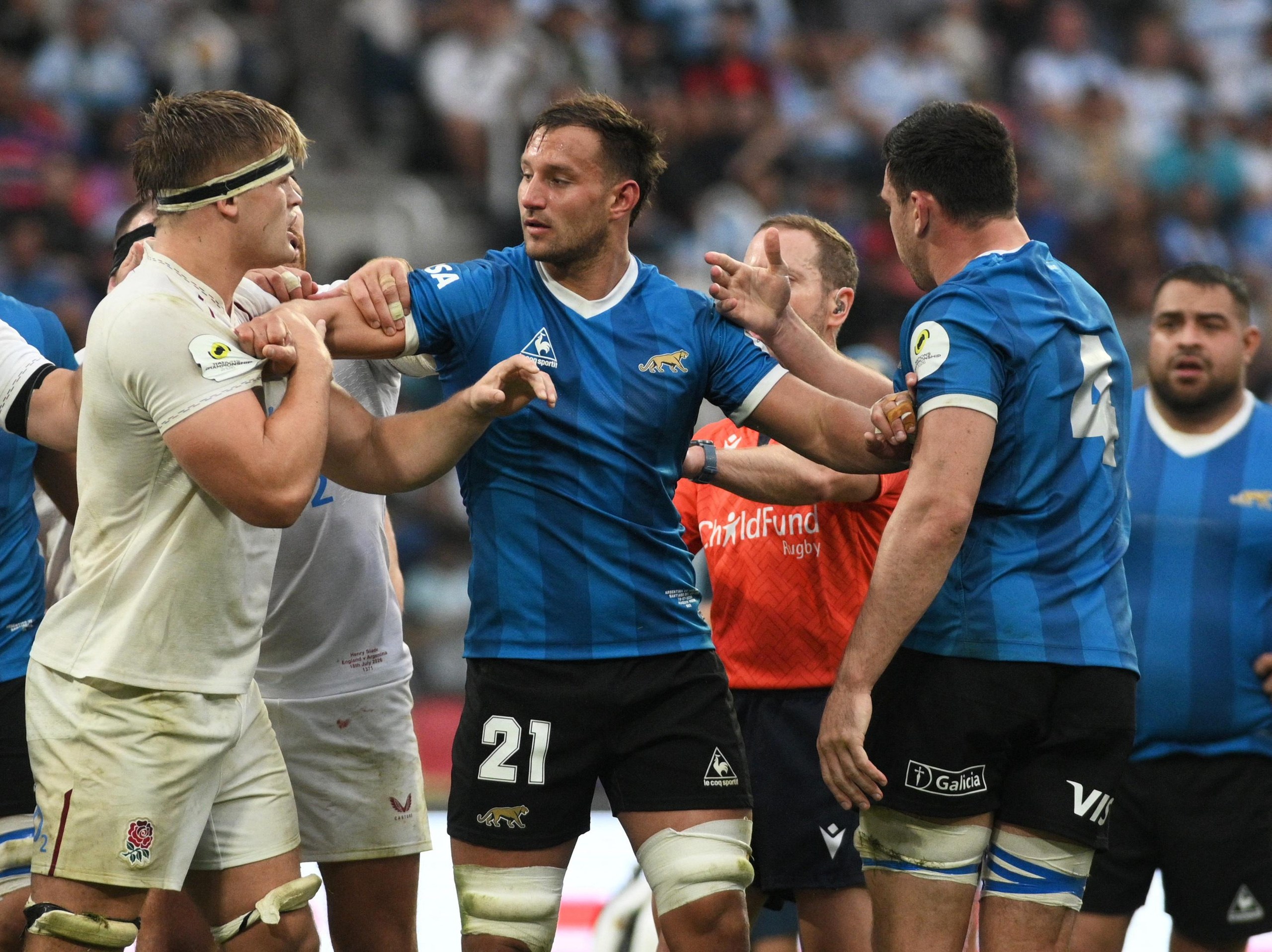 Guy Pepper clashes with Argentina players