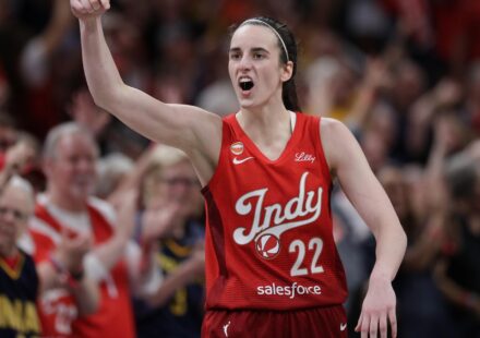 Caitlin Clark établit un record de carrière en WNBA avec 45 points lors de la victoire des Fever