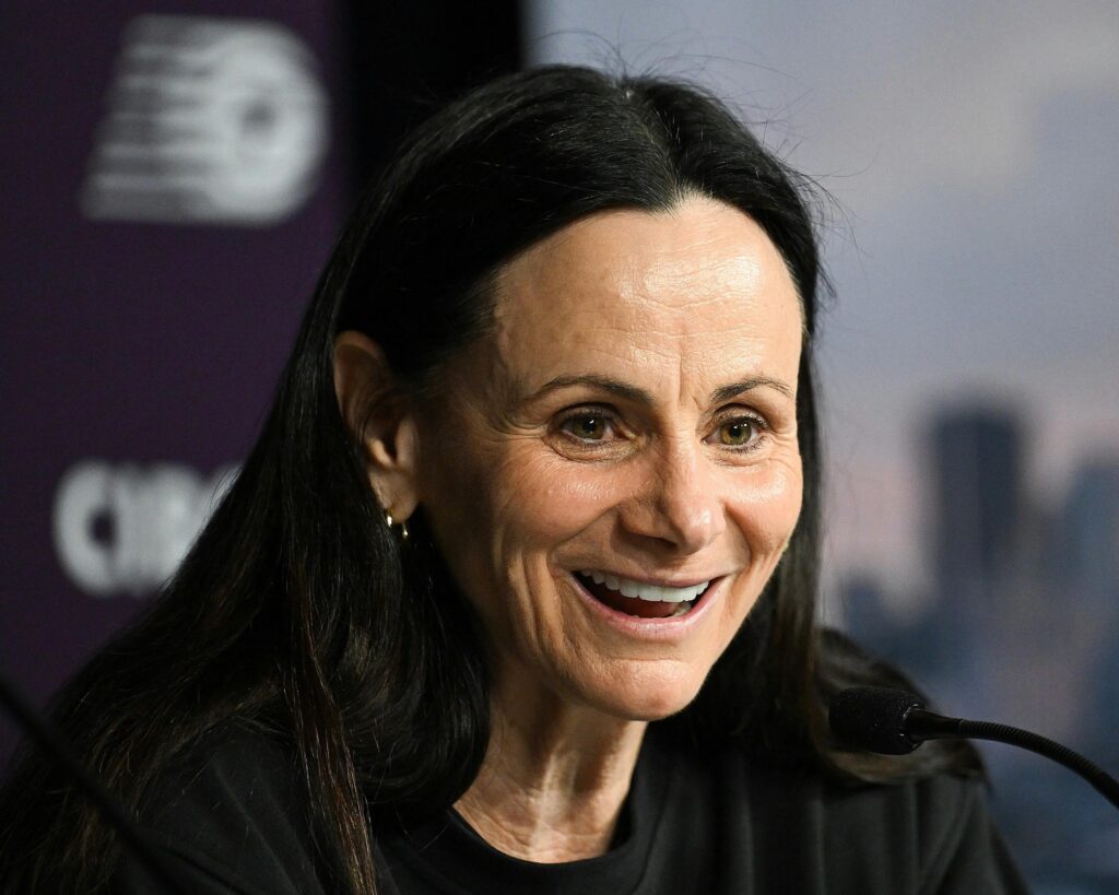 La WNBA suspend le coach des Toronto Tempo, Sandy Brondello, pour un commentaire sur Angel Reese