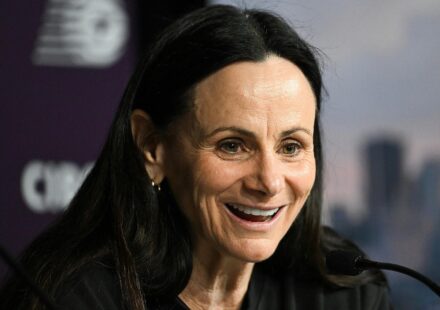 La WNBA suspend le coach des Toronto Tempo, Sandy Brondello, pour un commentaire sur Angel Reese