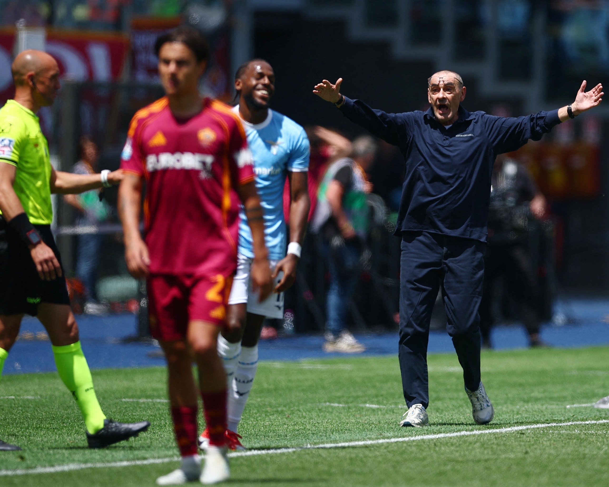 Maurizio Sarri throws his arms up in frustration during the Serie A match between Roma and Lazio