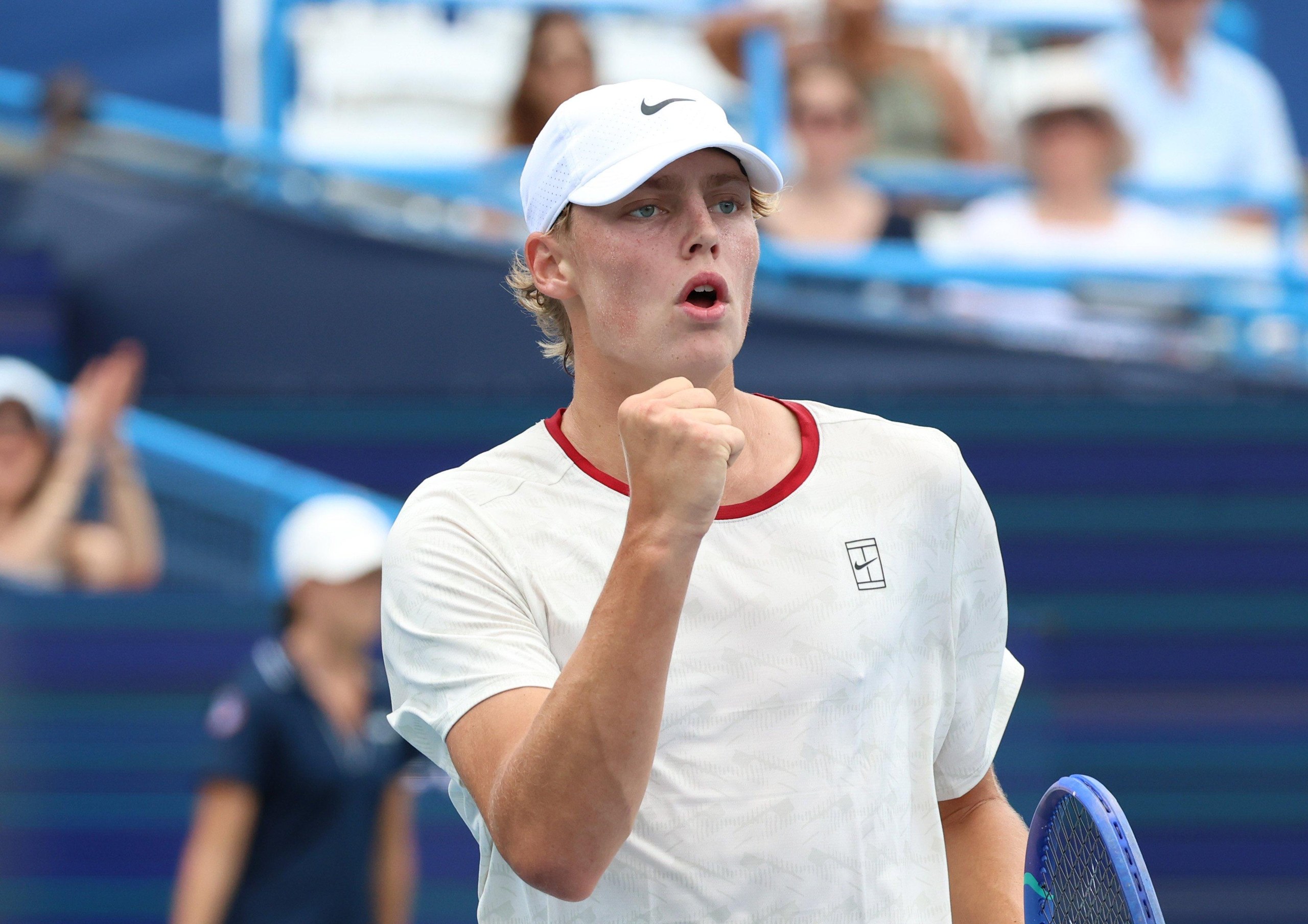 Cruz Hewitt celebrates a point against Alex de Minaur