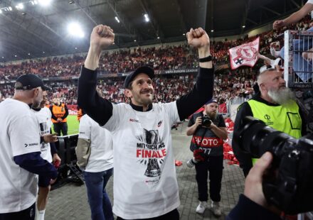 Julian Schuster mène Freiburg à une finale historique de la Ligue Europa