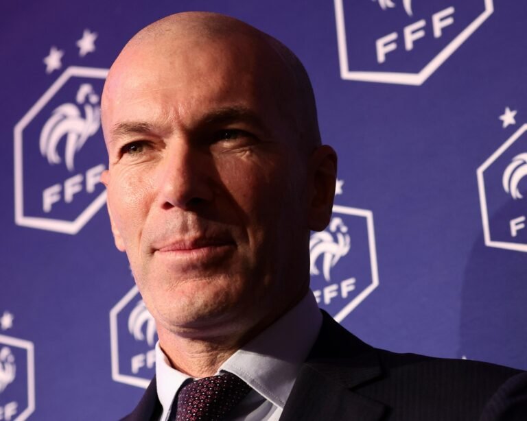 Zinedine Zidane retourne comme entraîneur de l&rsquo;équipe de France après une longue attente