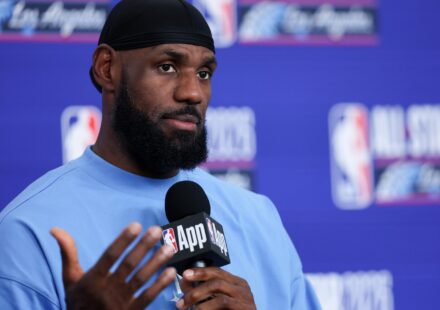 LeBron James Signe avec les Philadelphia 76ers dans un Mouvement Stratégique