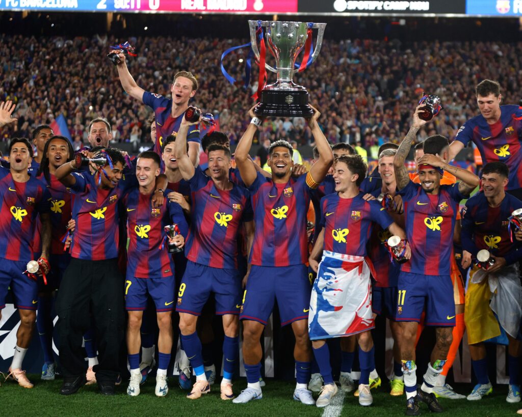 Le FC Barcelone remporte le titre grâce à un but décisif de Rashford lors du Clásico contre le Real Madrid