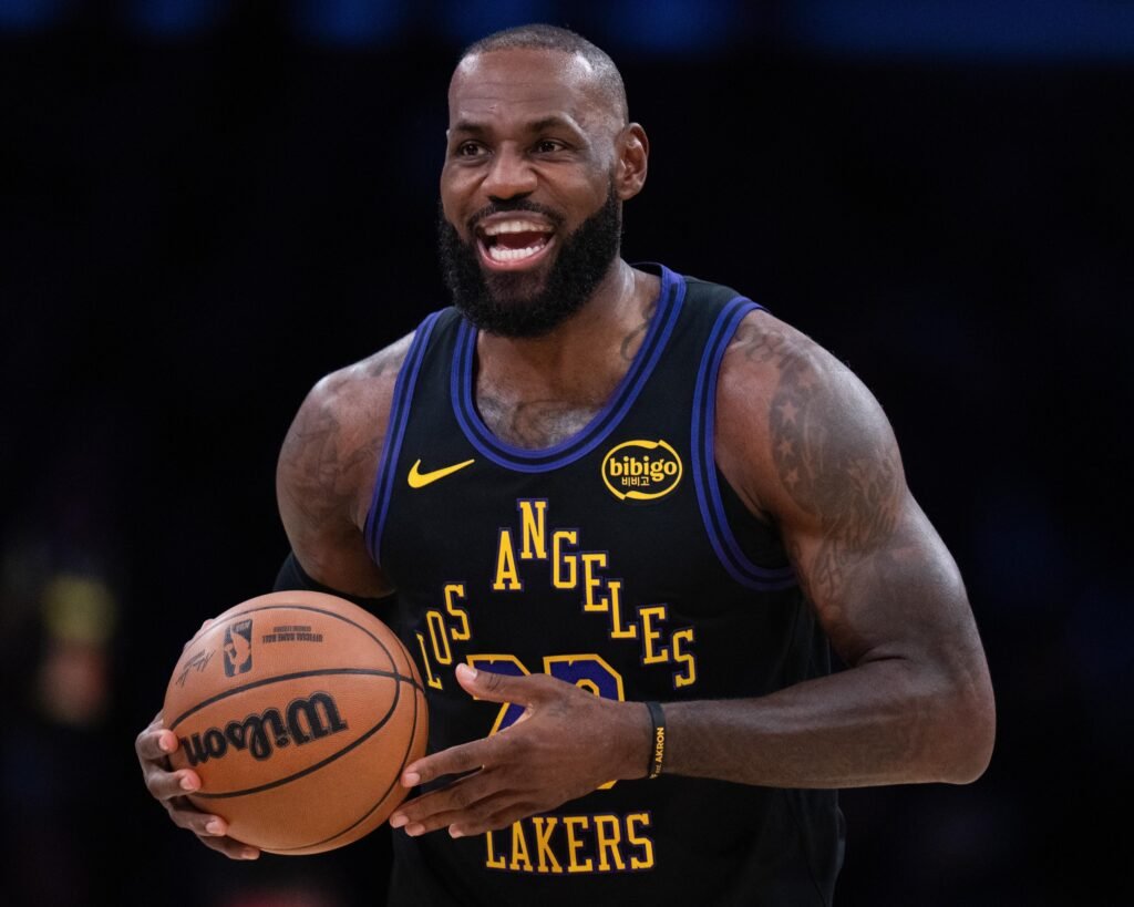 LeBron James rejoint les Philadelphia 76ers avec un contrat de deux ans