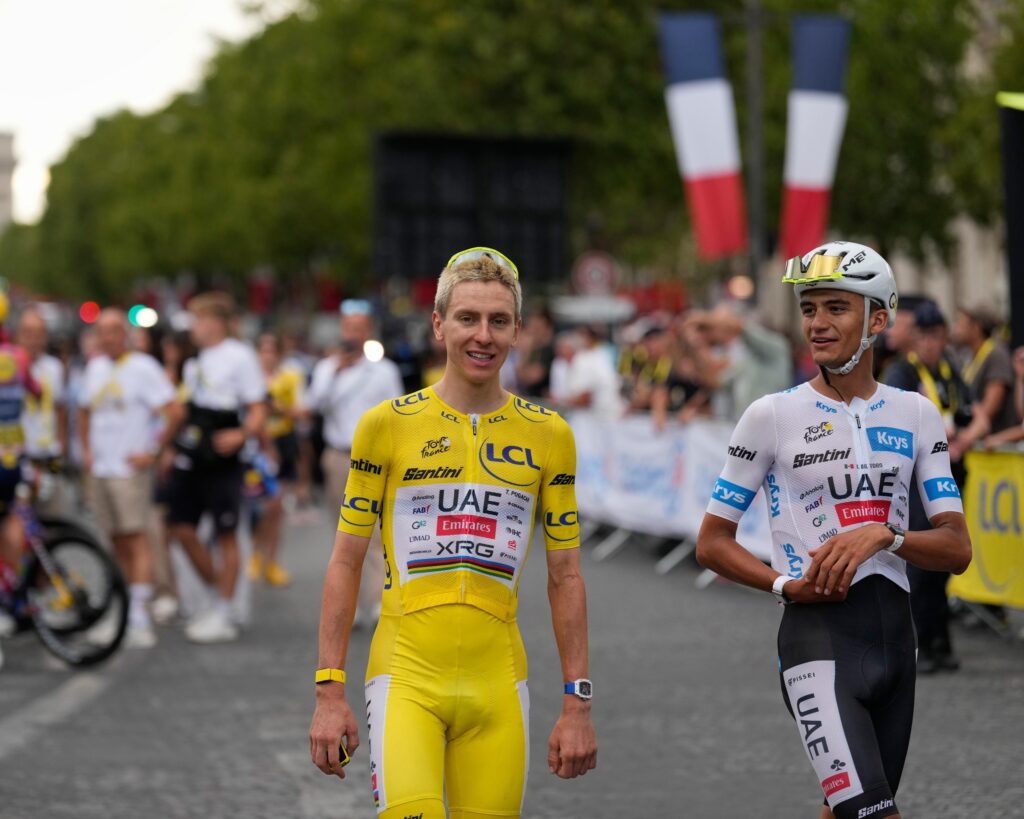 Pogacar Remporte Son Cinquième Tour de France Malgré des Réactions Mixtes
