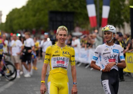 Pogacar Remporte Son Cinquième Tour de France Malgré des Réactions Mixtes