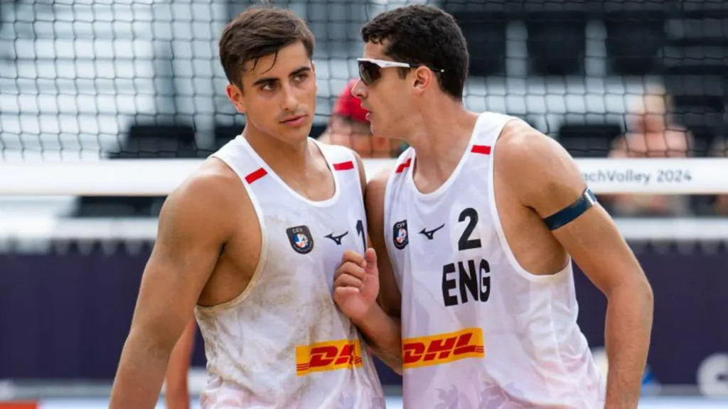 Les jumeaux Bello se distinguent en beach-volley avec une victoire marquante