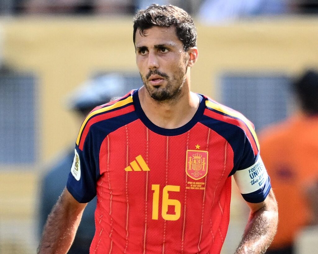 Le Barça propose une offre améliorée de 51 millions de livres pour Rodri