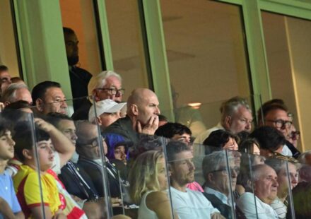 Zinédine Zidane assiste au Trophée des champions à Bollaert
