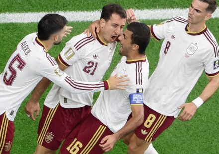 L&rsquo;Espagne domine la France pour atteindre la finale de la Coupe du Monde