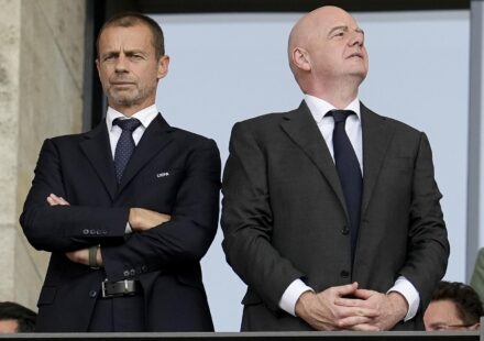 L&rsquo;Uefa maintient sa menace de boycott face à la Fifa malgré le soutien d&rsquo;Infantino