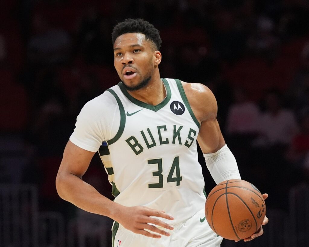 Giannis Antetokounmpo rejoint les Miami Heat dans un échange spectaculaire