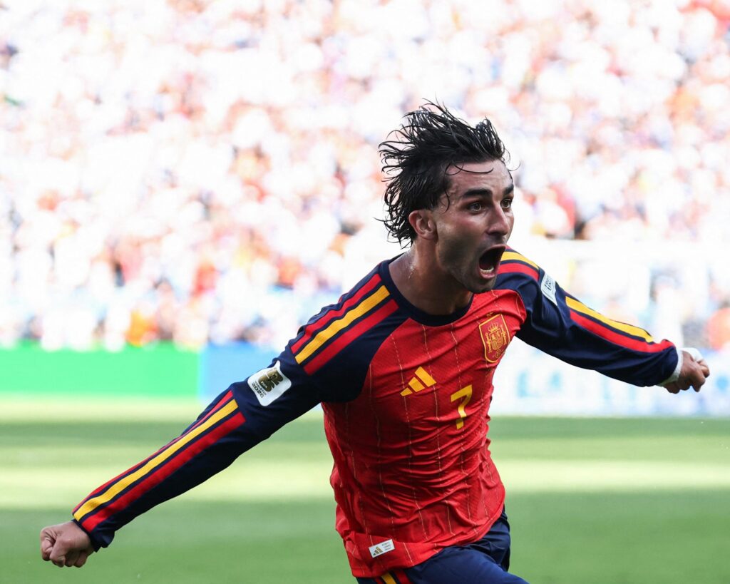 Le Paris Saint-Germain recrute Ferran Torres de Barcelone pour 50 millions d&rsquo;euros