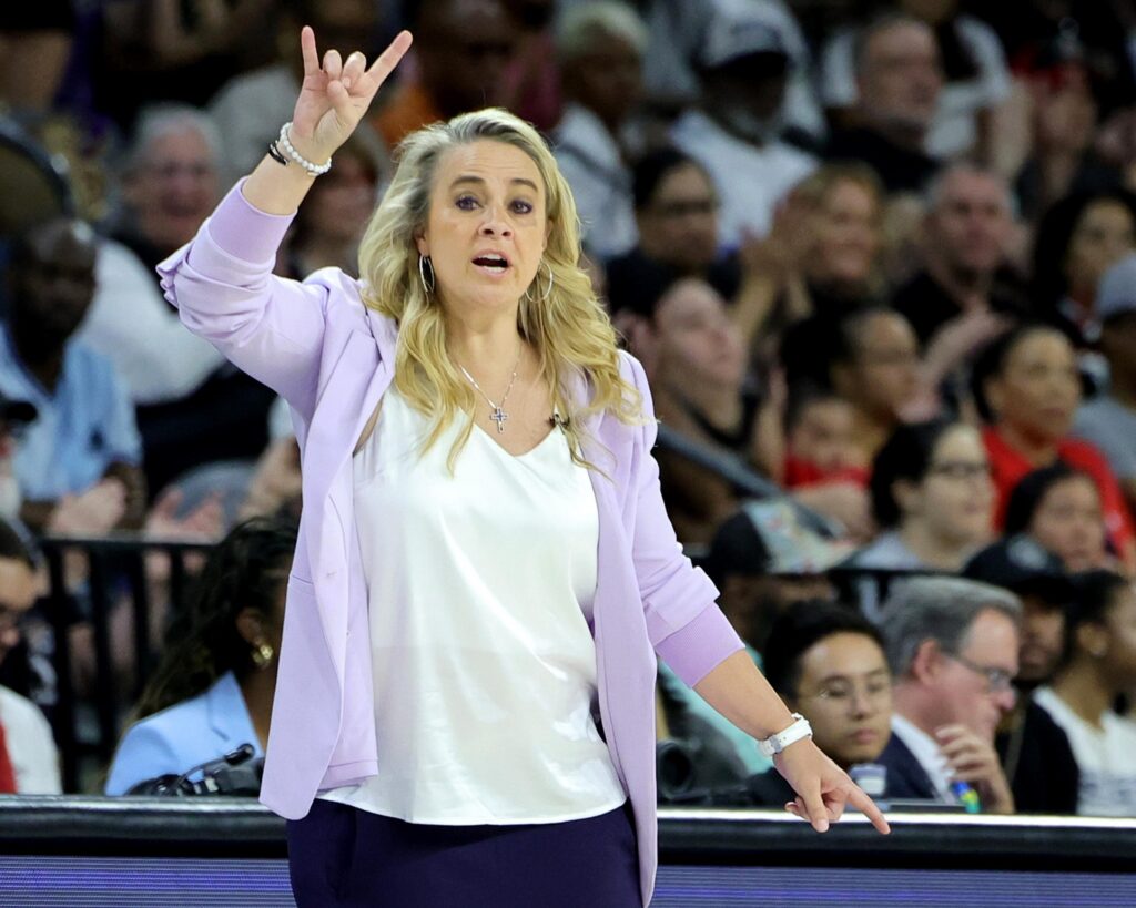 Becky Hammon reconnaît le talent de Brunson mais ne s&rsquo;excuse pas