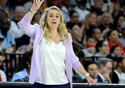 Becky Hammon reconnaît le talent de Brunson mais ne s&rsquo;excuse pas
