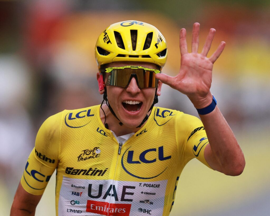 Tadej Pogacar affirme progresser après sa cinquième victoire au Tour de France