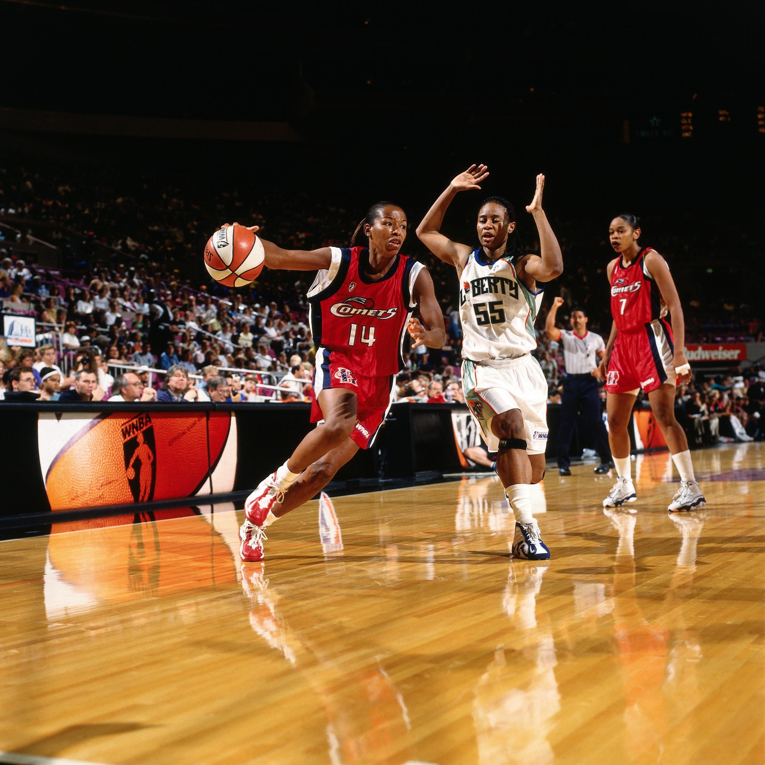 WNBA players on the court.