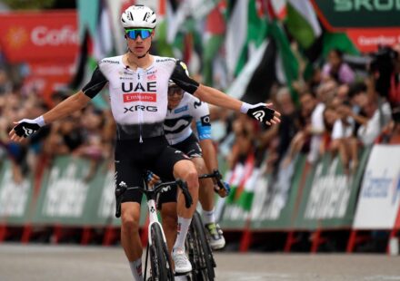 Vuelta a España : Ayuso remporte la 12e étape face à Romo