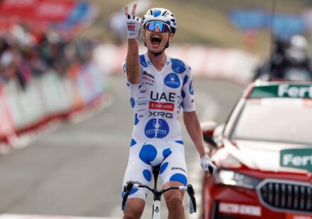 Jay Vine remporte la 10e étape de la Vuelta, tensions au sein de l&rsquo;équipe UAE