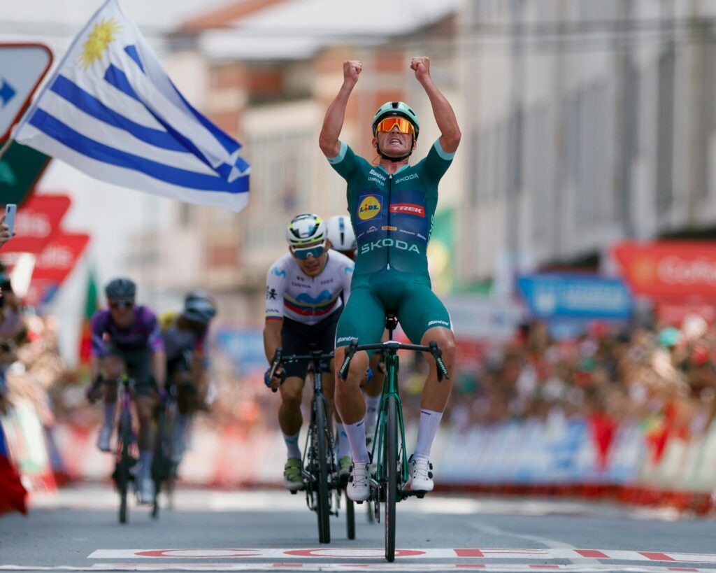 Mads Pedersen remporte la victoire à la 15ème étape de la Vuelta, Vingegaard conserve son maillot rouge