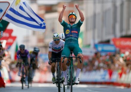 Mads Pedersen remporte la victoire à la 15ème étape de la Vuelta, Vingegaard conserve son maillot rouge