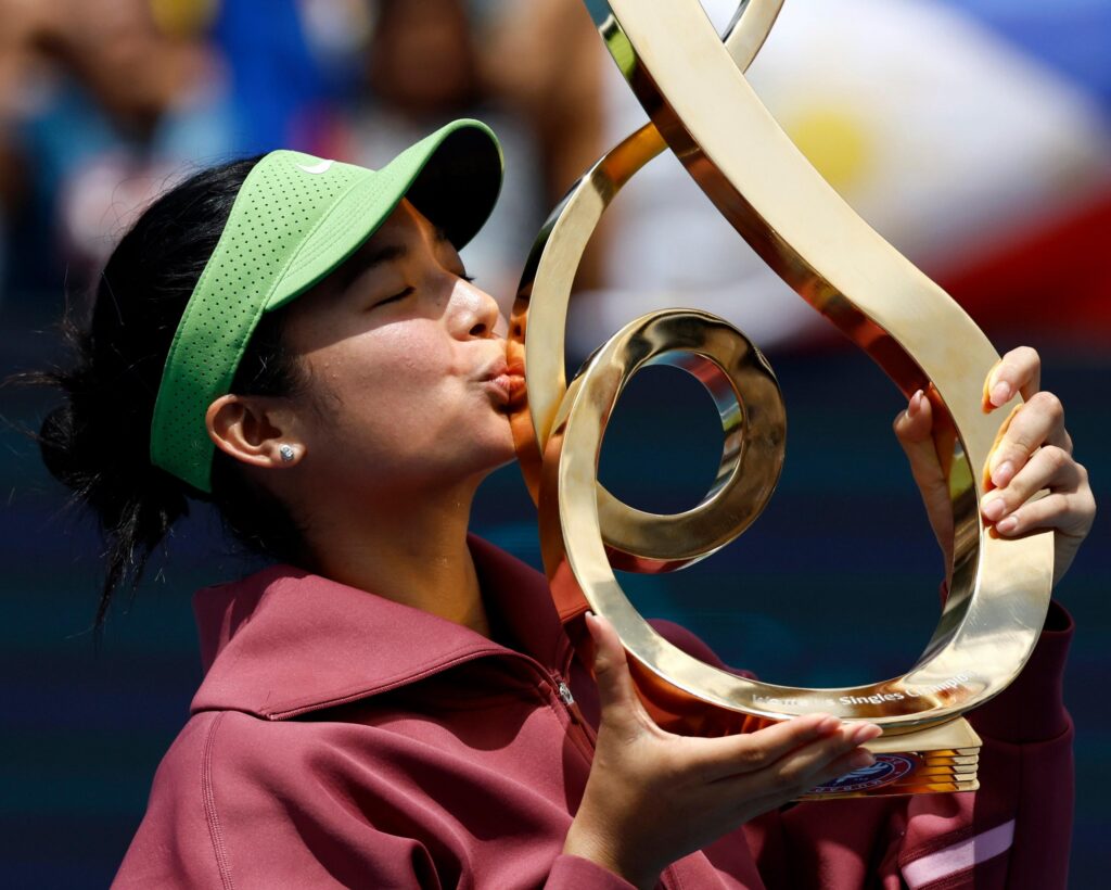 La victoire historique d&rsquo;Alex Eala enflamme la passion du tennis aux Philippines
