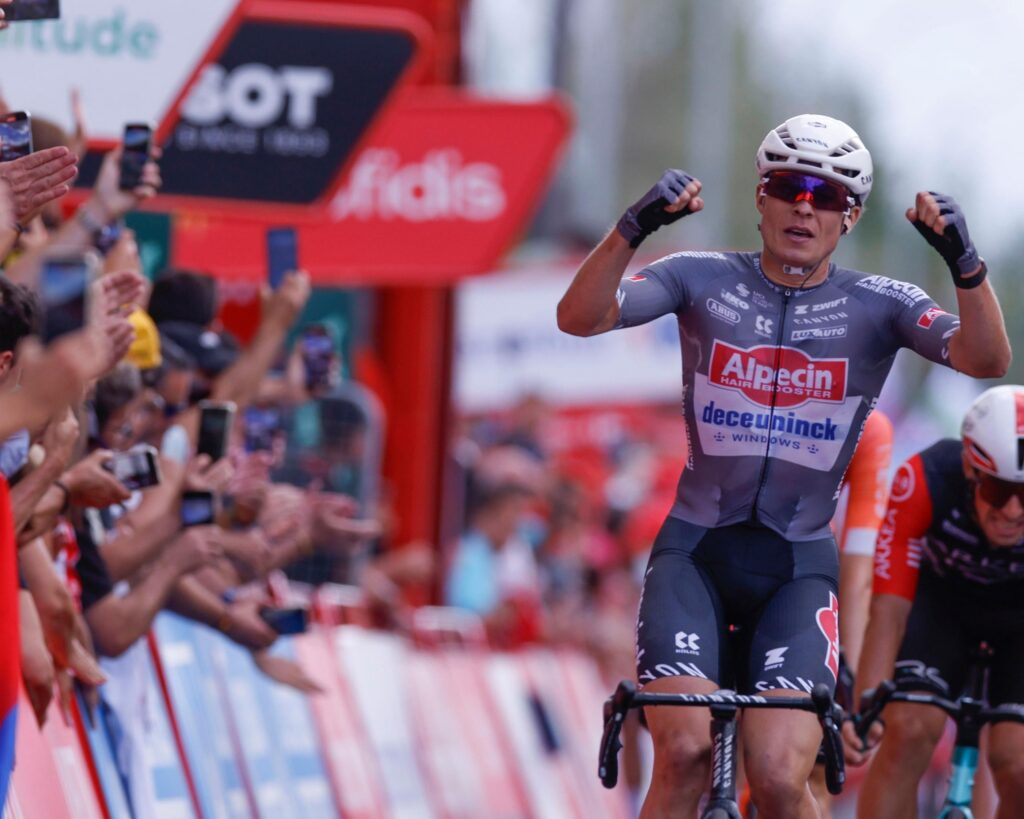 Jasper Philipsen remporte la 19e étape et réalise un triplé à la Vuelta