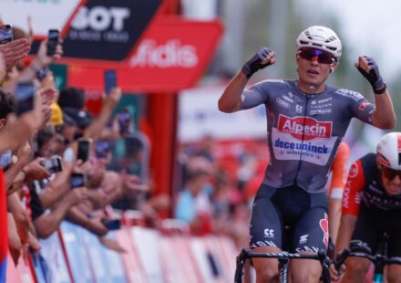 Jasper Philipsen remporte la 19e étape et réalise un triplé à la Vuelta