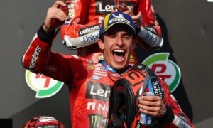 Marc Márquez remporte l&rsquo;ouverture de la saison MotoGP après un duel avec son frère