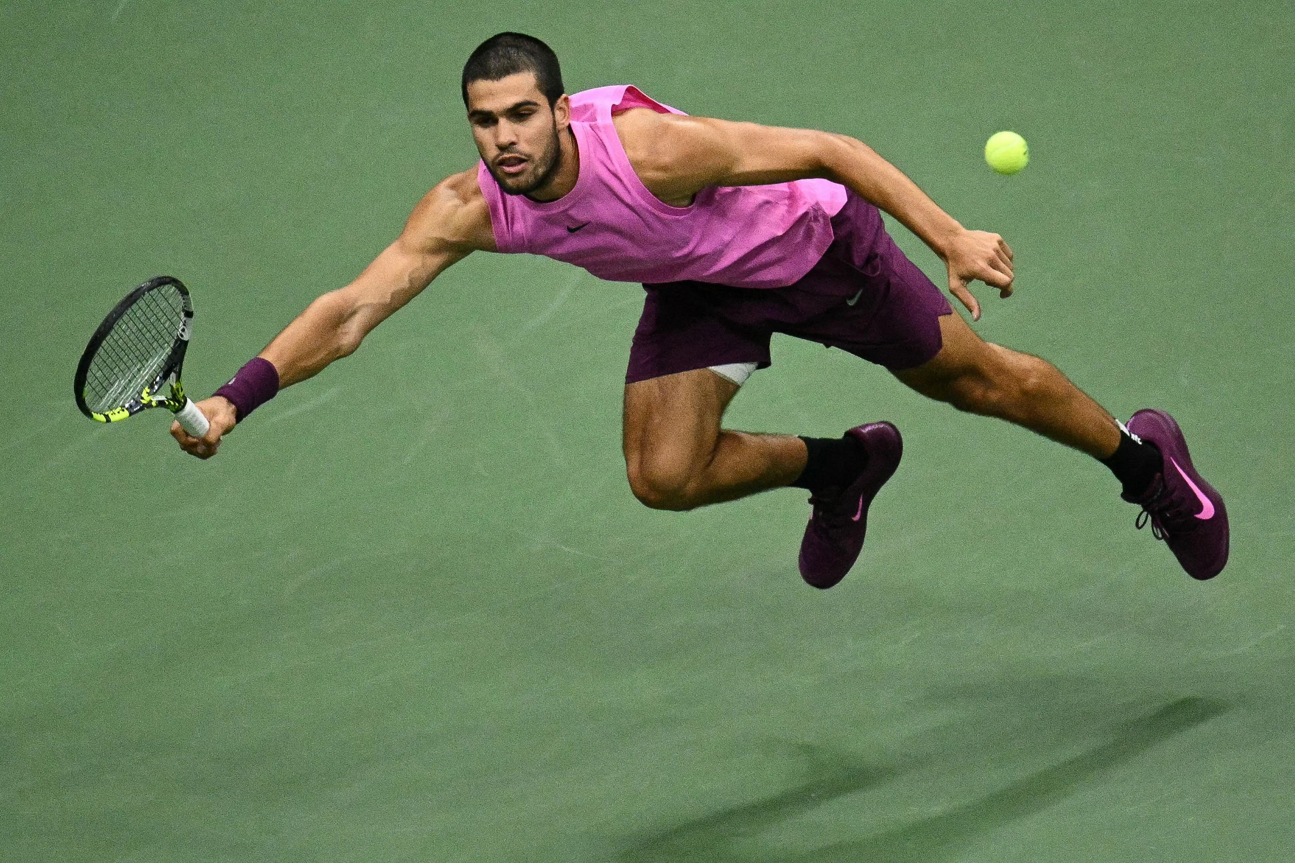 Carlos Alcaraz plays a forehand return
