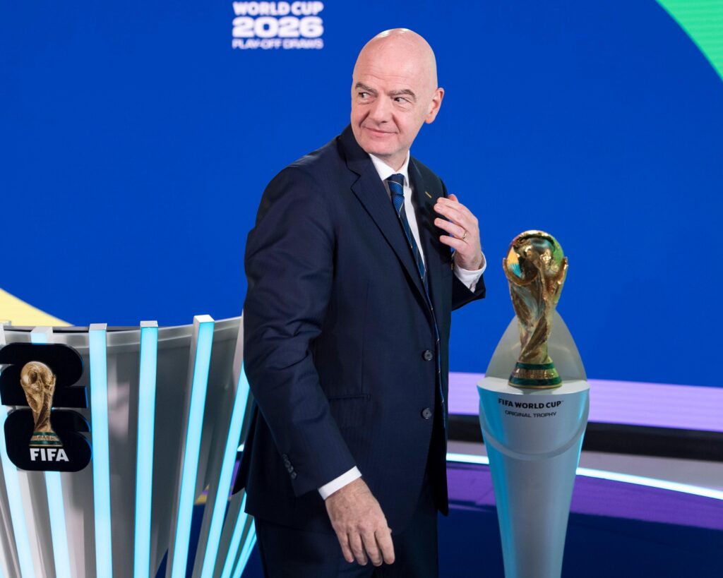 Gianni Infantino confronté à une pression intense après des démissions et critiques