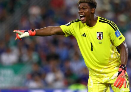 Aston Villa se rapproche de Zion Suzuki pour remplacer Emiliano Martínez