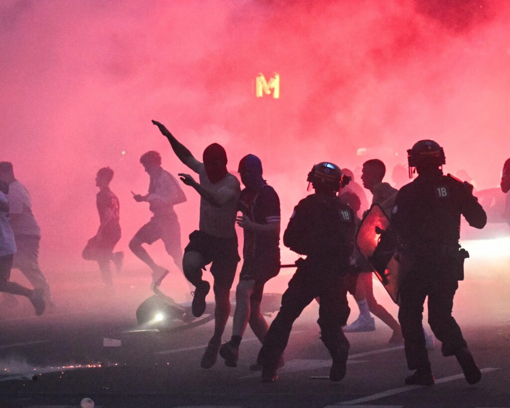 Des émeutes éclatent à Paris suite à la victoire du PSG en Ligue des champions