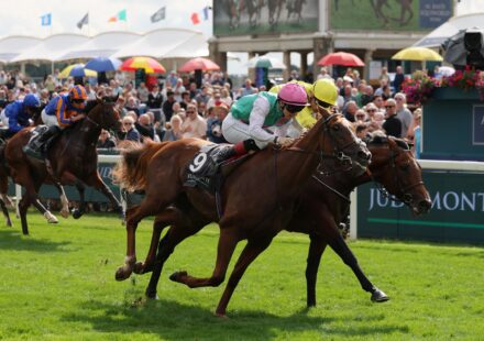Item remporte les International Stakes à York après une lutte intense