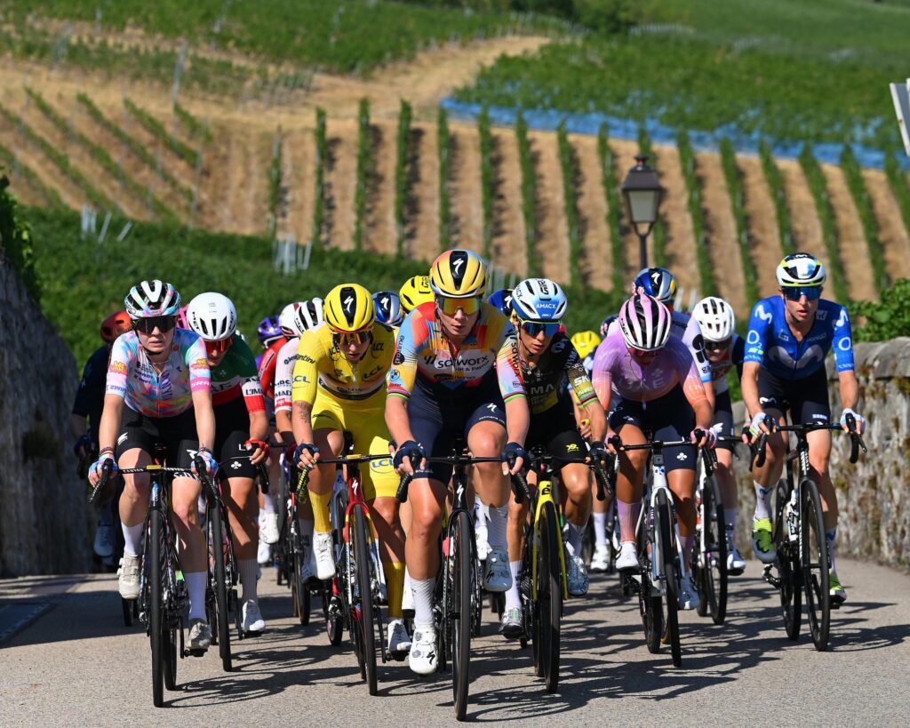Le Tour de Grande-Bretagne Femmes 2026 débute avec un hommage à Finlay Tarling
