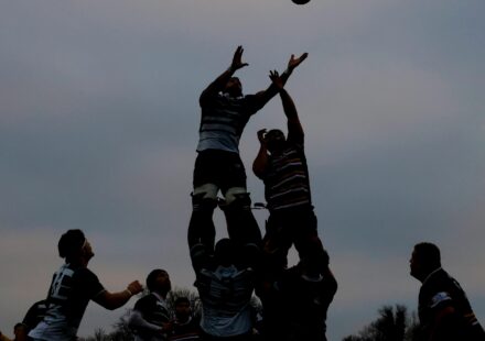 Le recours juridique sur les blessures cérébrales en rugby reprend espoir grâce à un jugement du tribunal