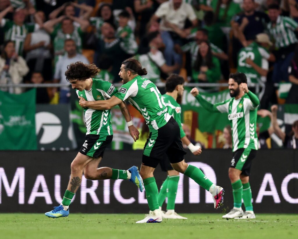 Bellerín égalise pour le Betis contre le Real Madrid, l&rsquo;Union Berlin s&rsquo;incline à Leipzig
