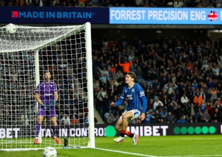 Les Rangers s&rsquo;imposent de justesse, Brighton tenu en échec en Norvège