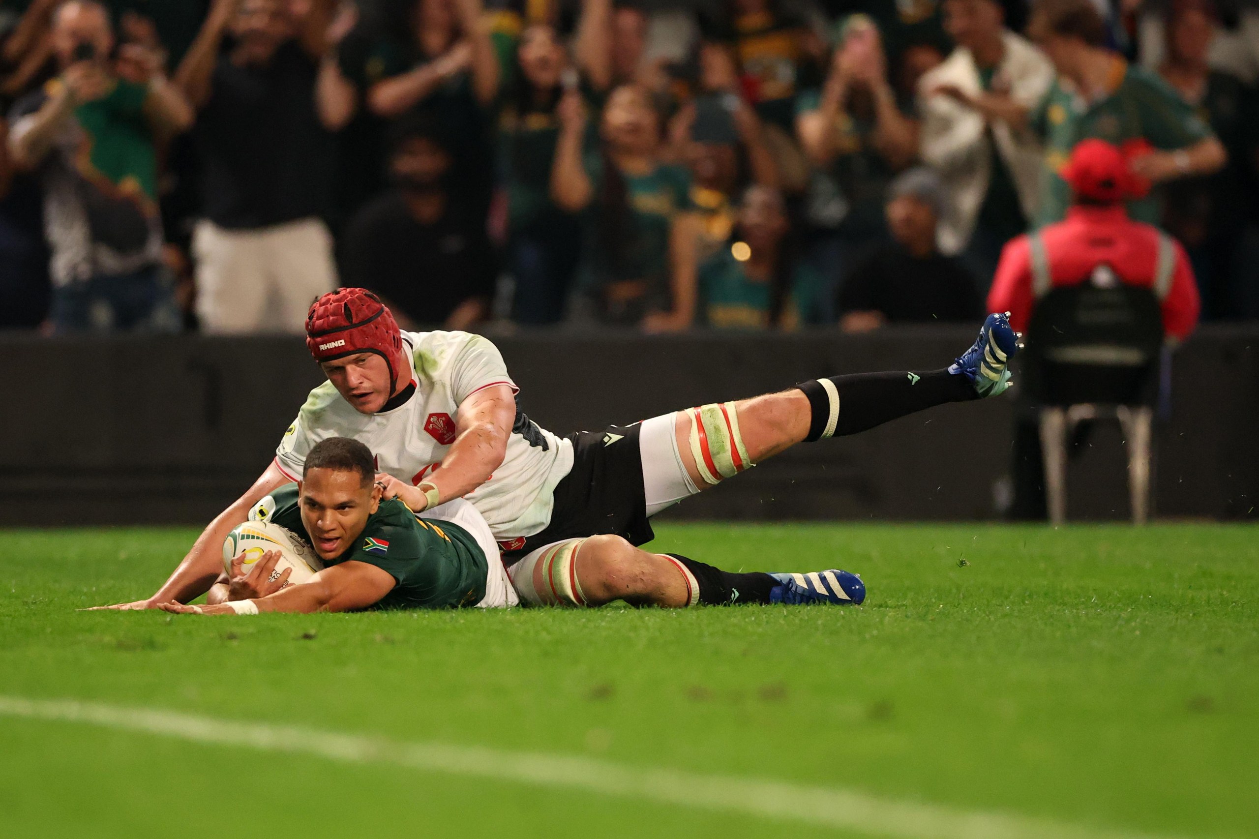 Herschel Jantjies in green dives over for the fifth try for South Africa