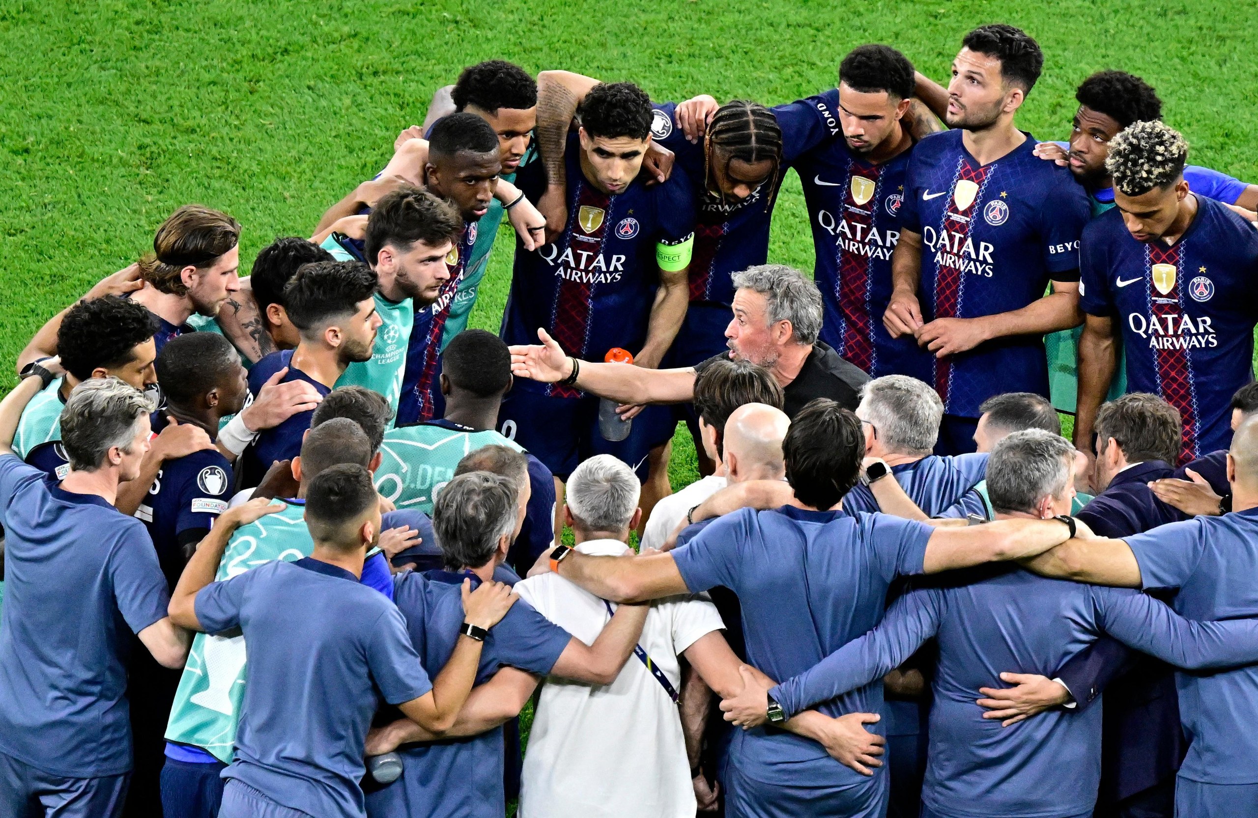 Paris St Germain coach Luis Enrique speaks to players ahead of the penalty shoot-out.