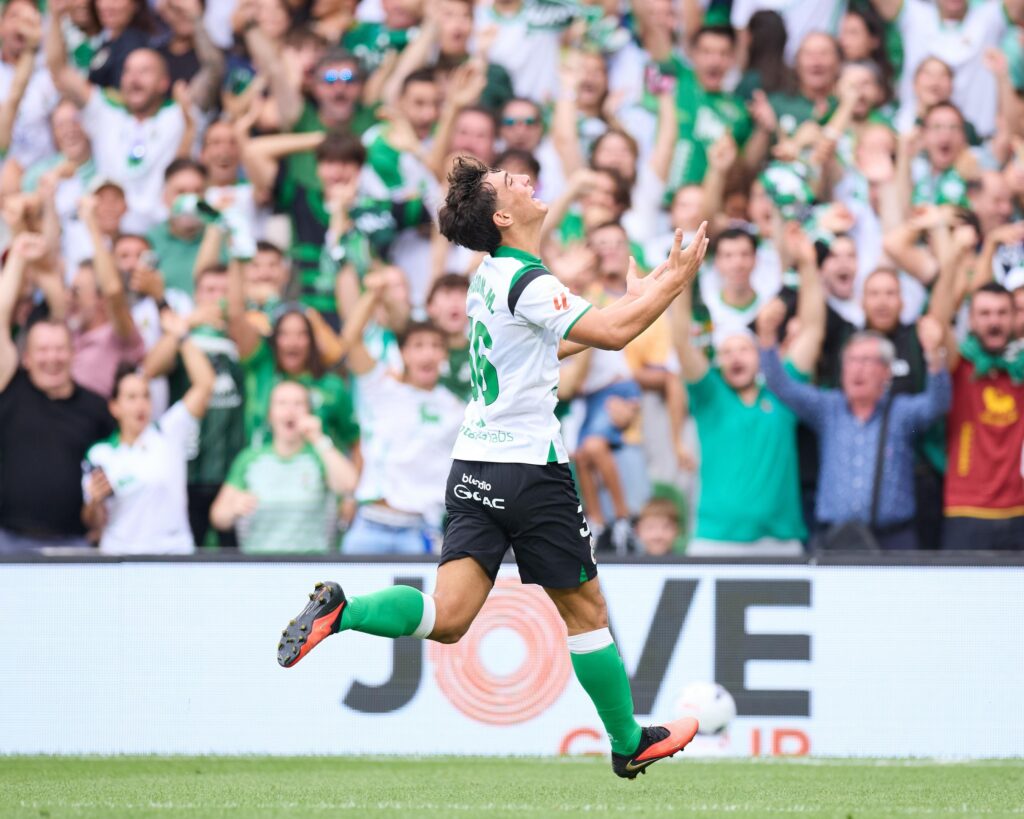 Sergio&rsquo;s extraordinary goal lights up El Sardinero as Racing Santander returns to La Liga