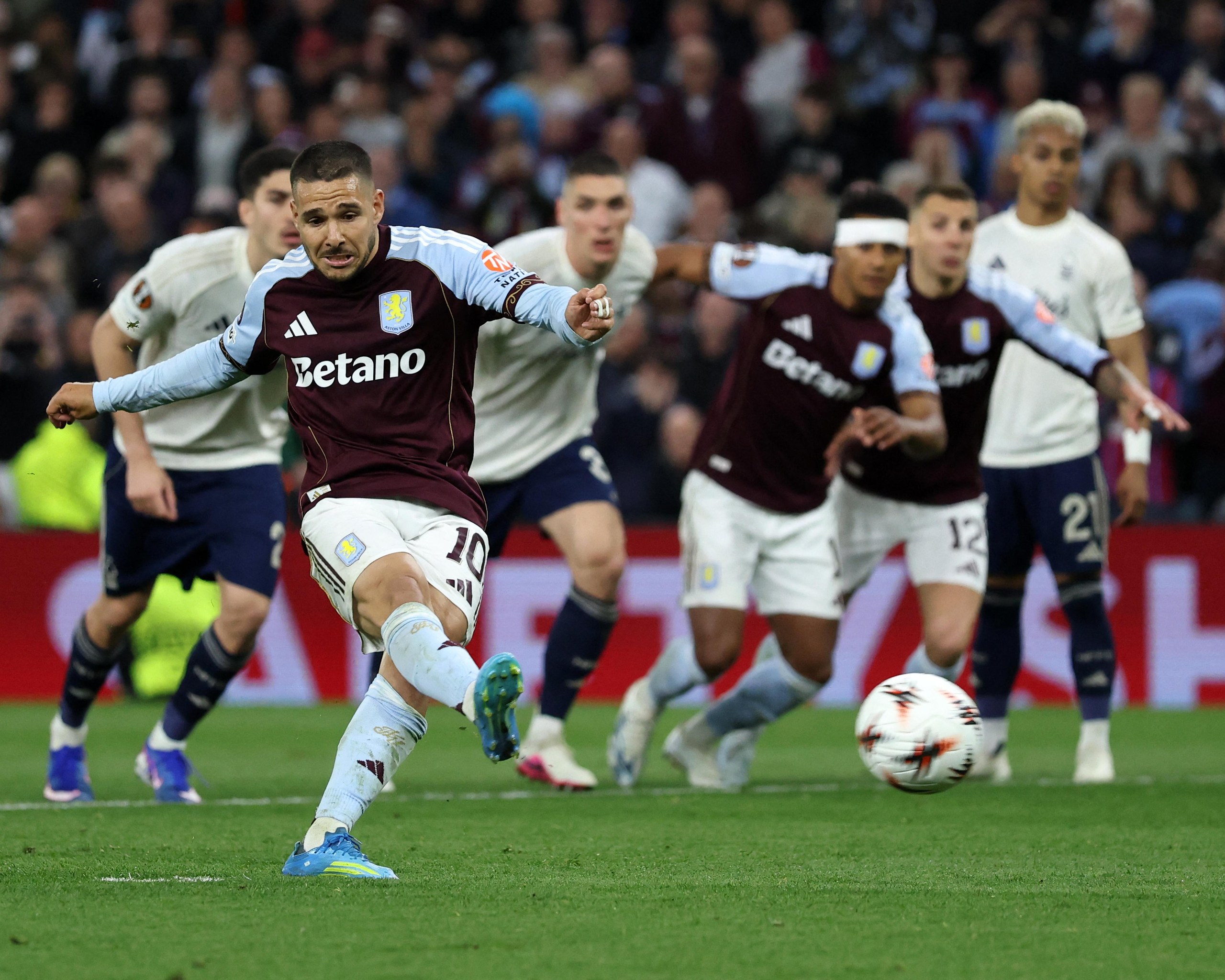 Emi Buendía fires in expertly from the spot to give Aston Villa the lead in the tie
