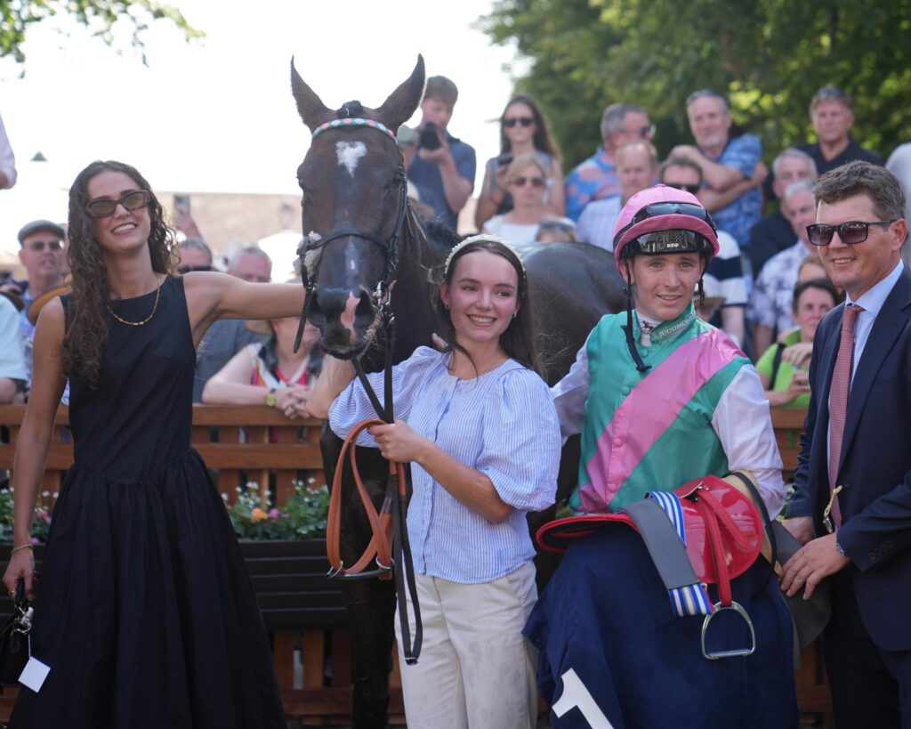 Précise déçoit en tant que favorite face à Blue Bolt dans les Falmouth Stakes