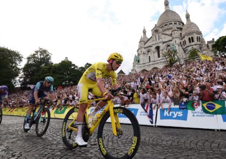 Tadej Pogacar remporte son cinquième Tour de France, égalant un record historique
